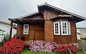 Casa de madeira em Lavras Novas